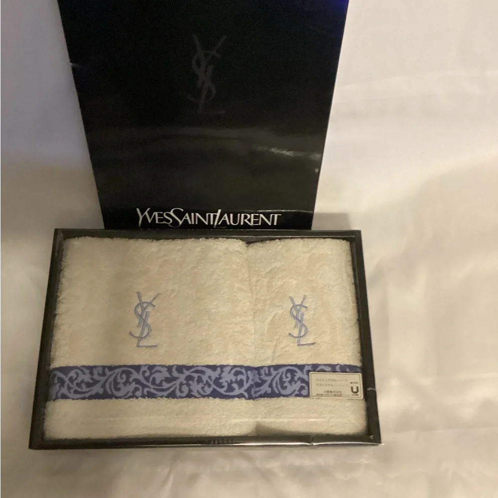 Yves Saint Laurent White and Blue Towel Set